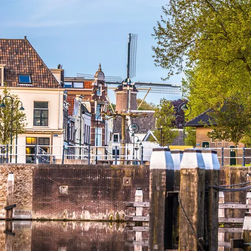 fietsen_onder_NAP_Oude_Haven_Gouda_naamsvermelding VVV Gouda
